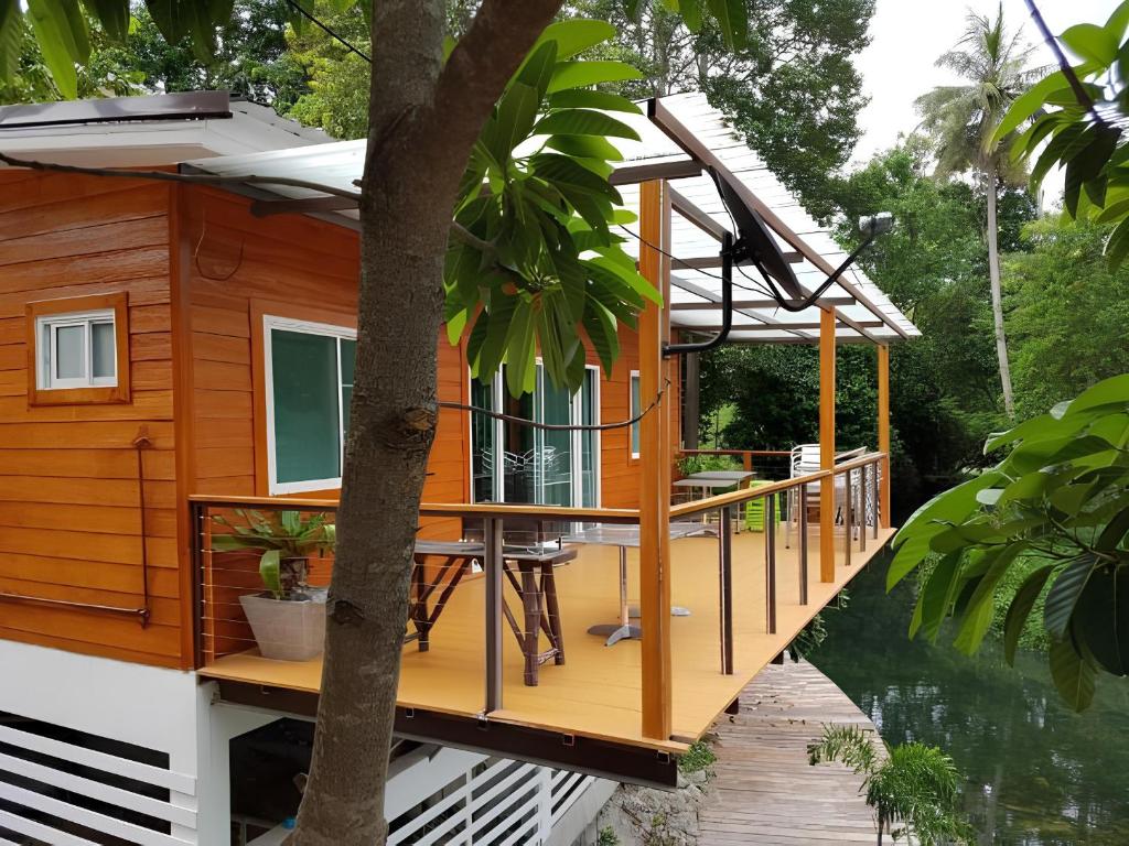 Keangvarin Resort เคียงวารินรีสอร์ท - บ้านริมน้ำ 8 ท่าน